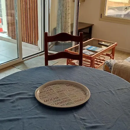 T2 Climatise Independant Avec Terrasse, Garage A Velos, Centre A 3 Minutes Des Plages Et Des Rues Pietones *