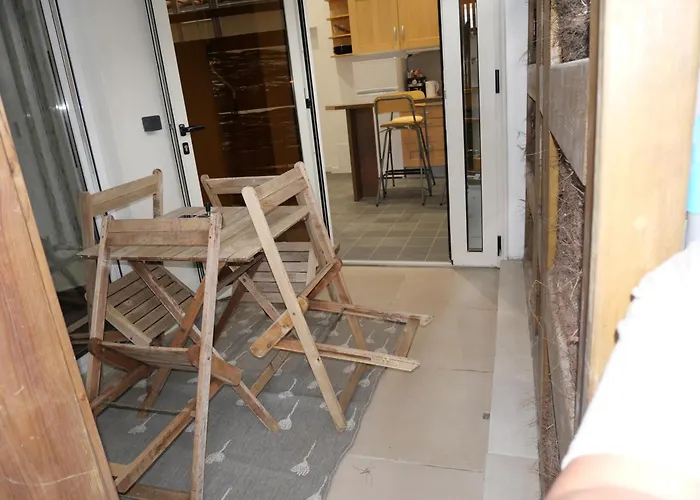 T2 Climatise Independant Avec Terrasse, Garage A Velos, Centre A 3 Minutes Des Plages Et Des Rues Pietones شقة *