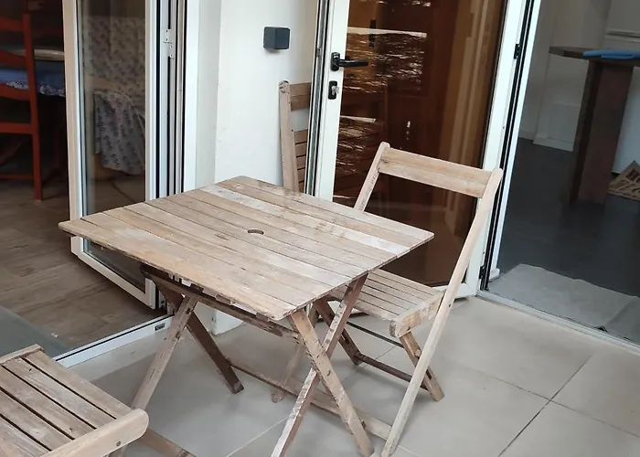 アパート T2 Climatise Independant Avec Terrasse, Garage A Velos, Centre A 3 Minutes Des Plages Et Des Rues Pietones *