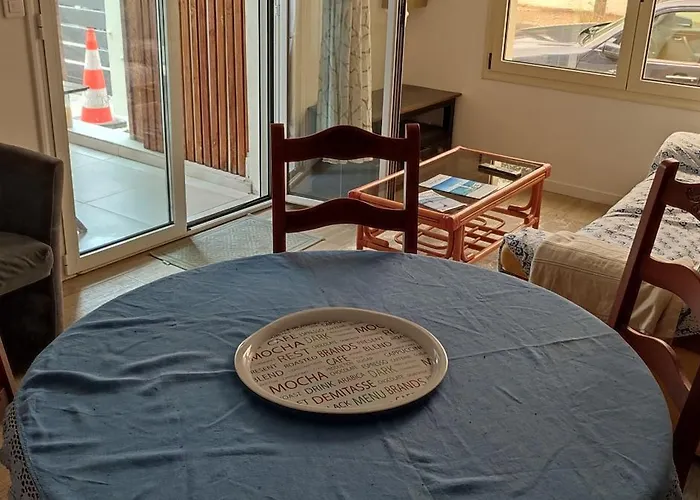 T2 Climatise Independant Avec Terrasse, Garage A Velos, Centre A 3 Minutes Des Plages Et Des Rues Pietones *